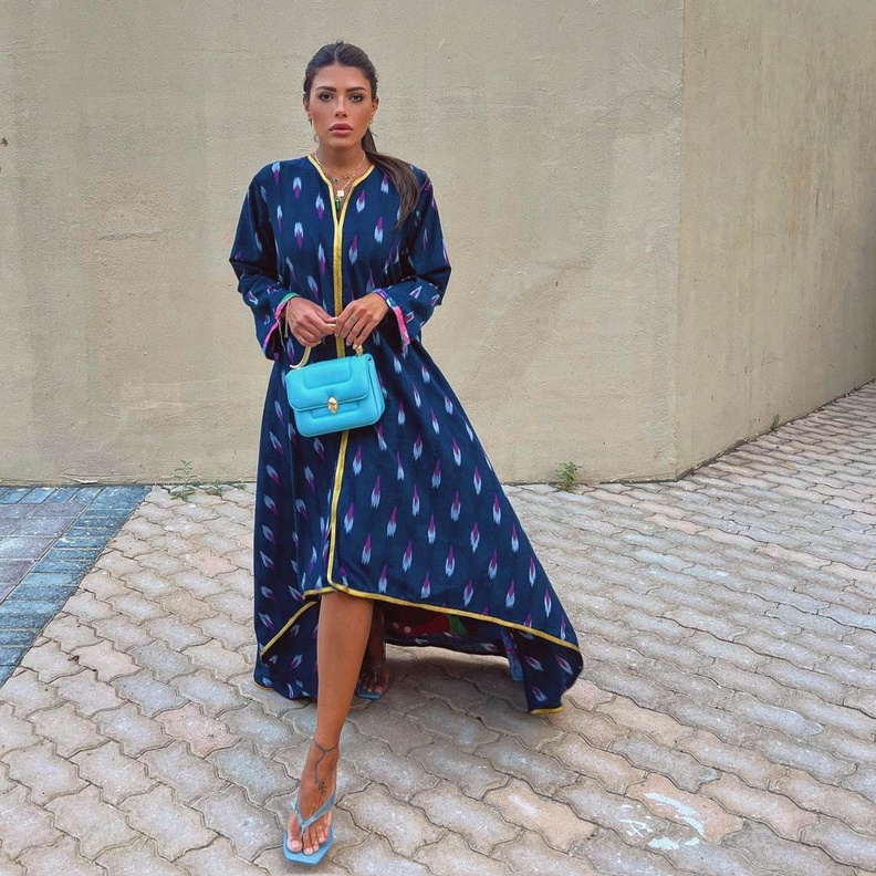 موديلات حقائب يد باللون الازرق من وحي الفاشينيستا