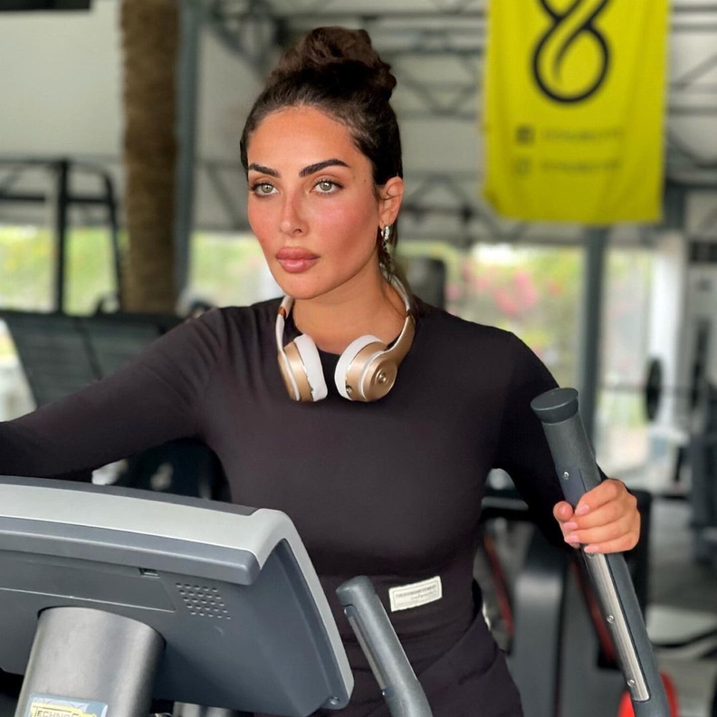 نجمات شابات يتنافسن على اللياقة البدنية بأصعب التمارين