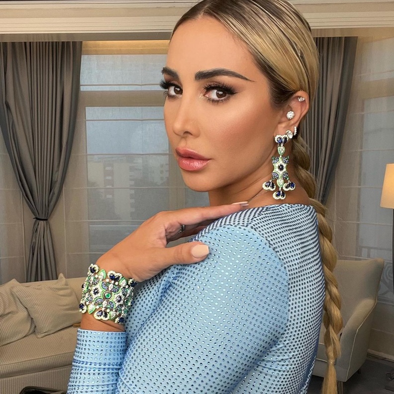 جويل ماردينيان Joelle Mardinian بمجوهرات من الألماس المرصع بالأحجار الكريمة الملونة من توقيع شوبارد Chopard