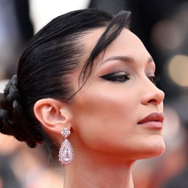 بيلا حديد بإطلالات مكياج جذابة بتوقيع نادية تايه ونصائح لتطبيقه بأسلوبها