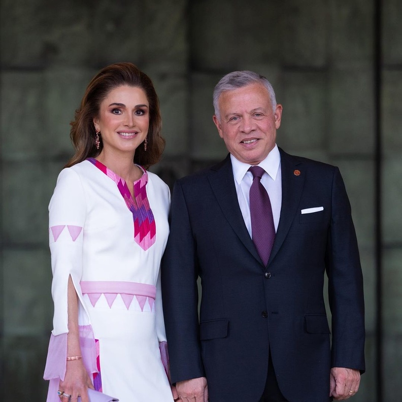 الملكة رانيا تحتفل مع زوجها ملك الأردن بعيد الاستقلال الـ 76