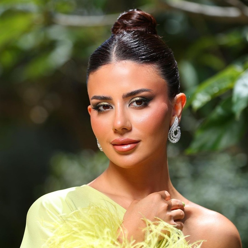 صيحة مكياج النيون الاخضر للسهرات من وحي احدث اطلالة لـ ديما الأسدي