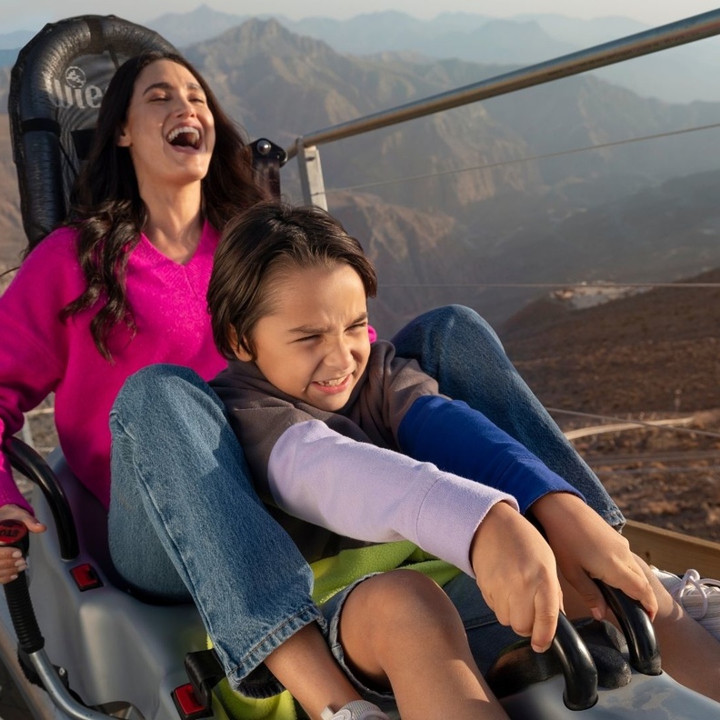 جيس سليدر.. مغامرة لا تنسى في أحضان الجبال والطبيعة بالإمارات