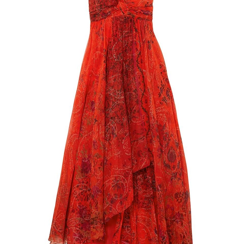 اختاروا إطلالات تُثير الإعجاب مع منصّة The Outnet