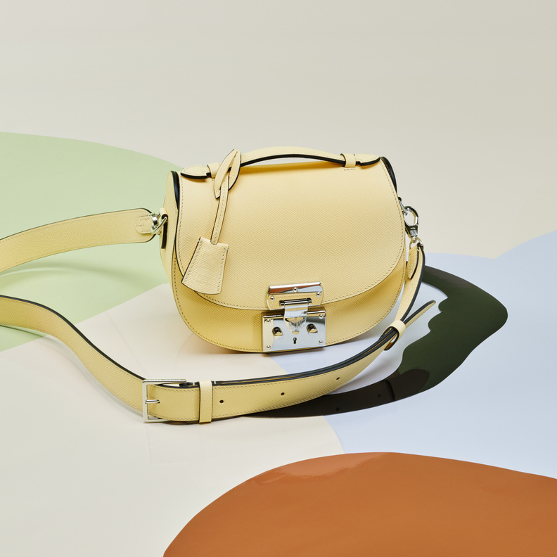 مرح الألوان والمواد والأشكال مع مجموعة ربيع وصيف لعام 2022 من Moynat Paris