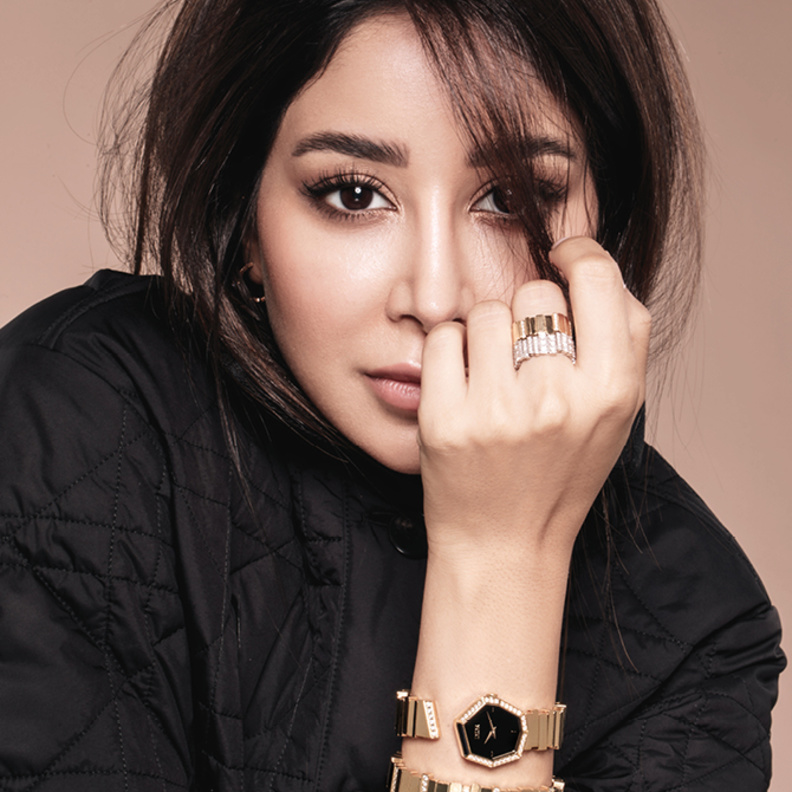 جلسة تصويرية خاصة بمجلة "هي".. Aseel Shines in Dior