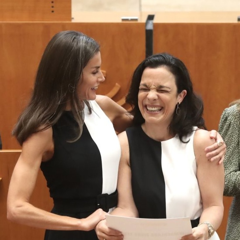 إطلالة الملكة ليتيزيا تعرضها لصدفة طريفة