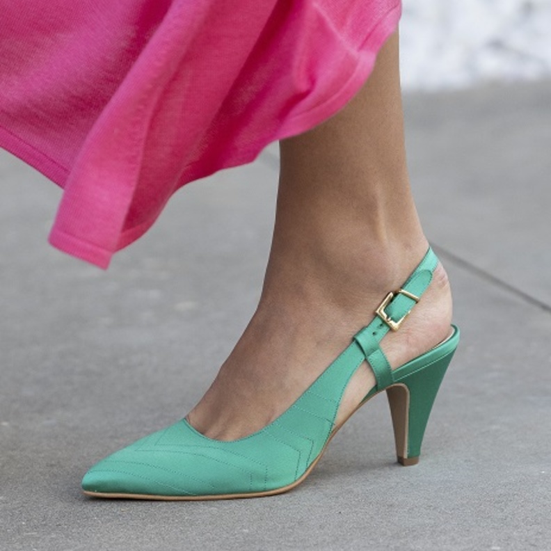 موديلات أحذية باللّون الأخضر بتصميم كاجوال شيك لافت من Laura Biagiotti