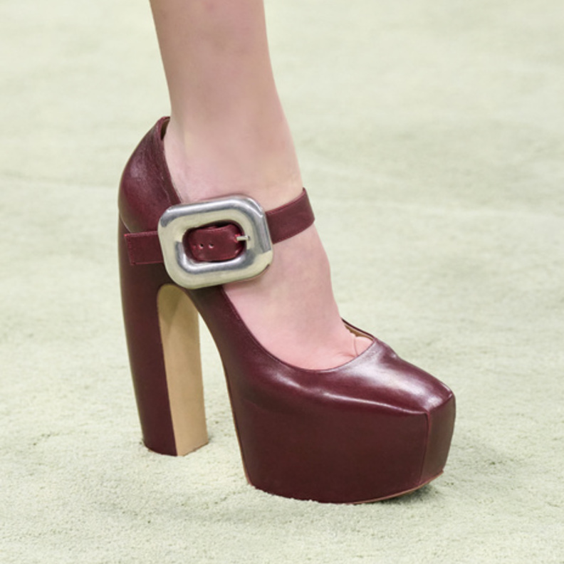 موديلات أحذية بلاتفورم لموسم ربيع وصيف 2022