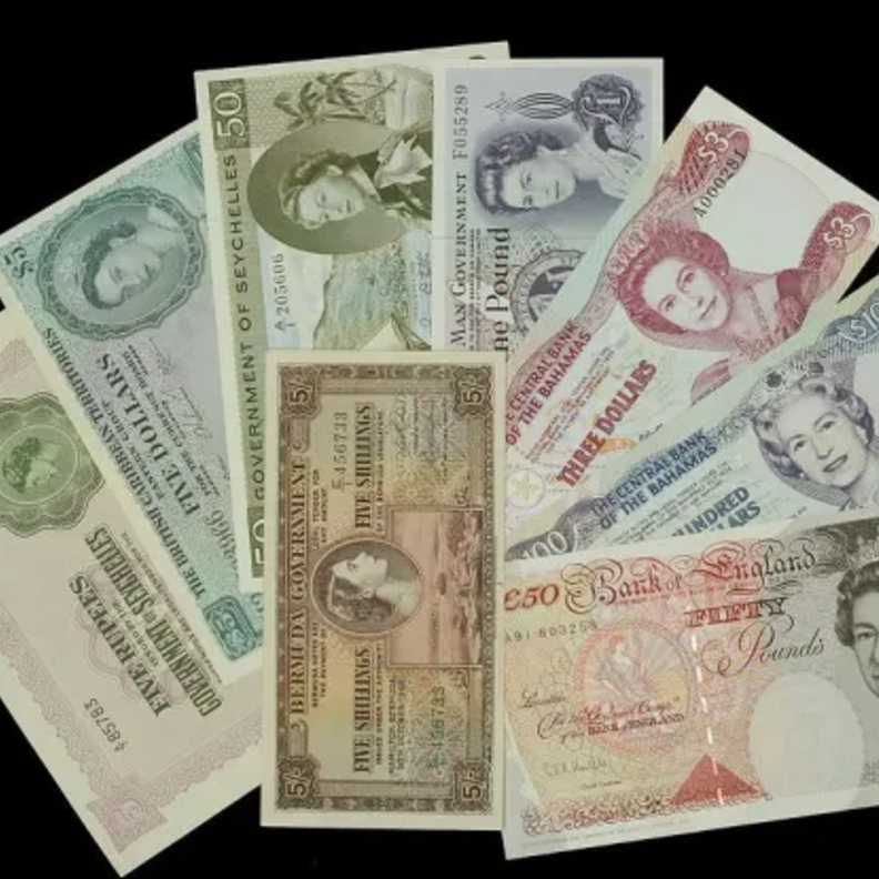 مزاد لبيع العملات البريطانية القديمة تحمل صورة ملكة بريطانيا