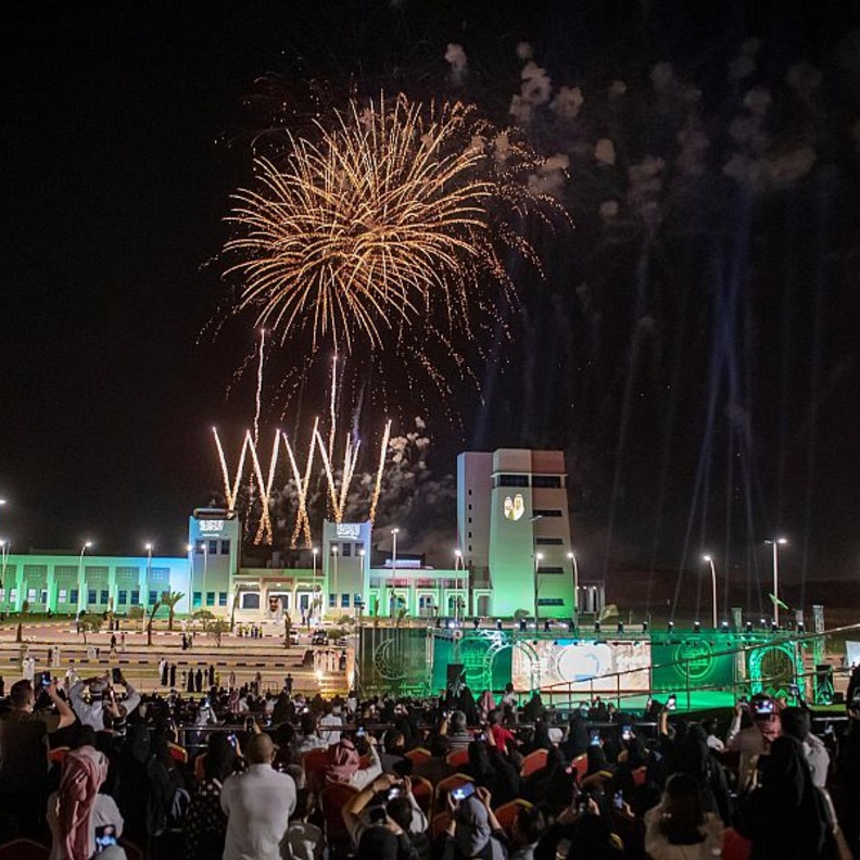 الألعاب النارية تزين سماء مدن ومحافظات المملكة ابتهاجا بعيد الفطر المبارك