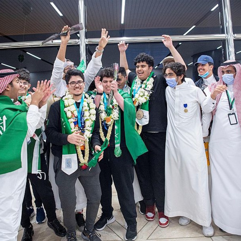 استقبال حافل للمنتخب السعودي للعلوم والهندسة بعد إنجازه التاريخي في آيسف 2022