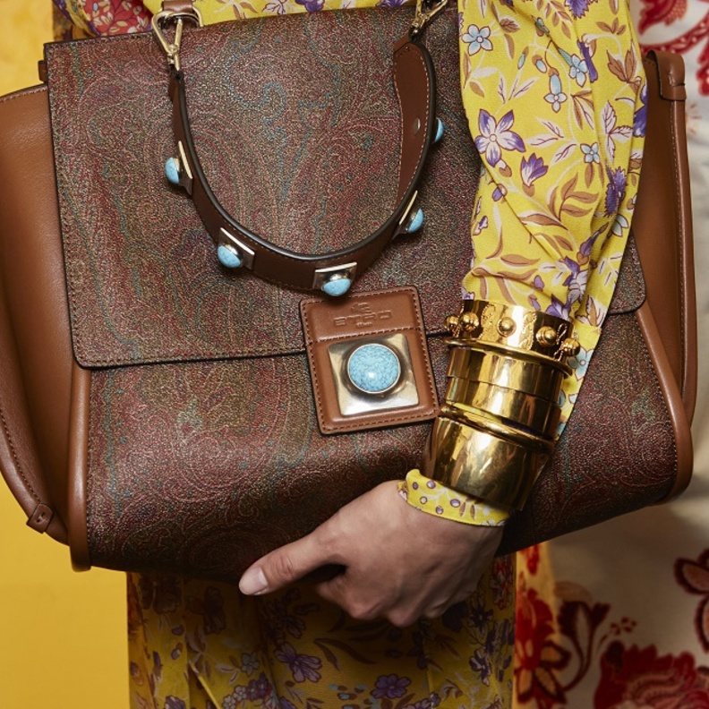 موديلات حقائب بنية مميّزة ولافتة من Etro