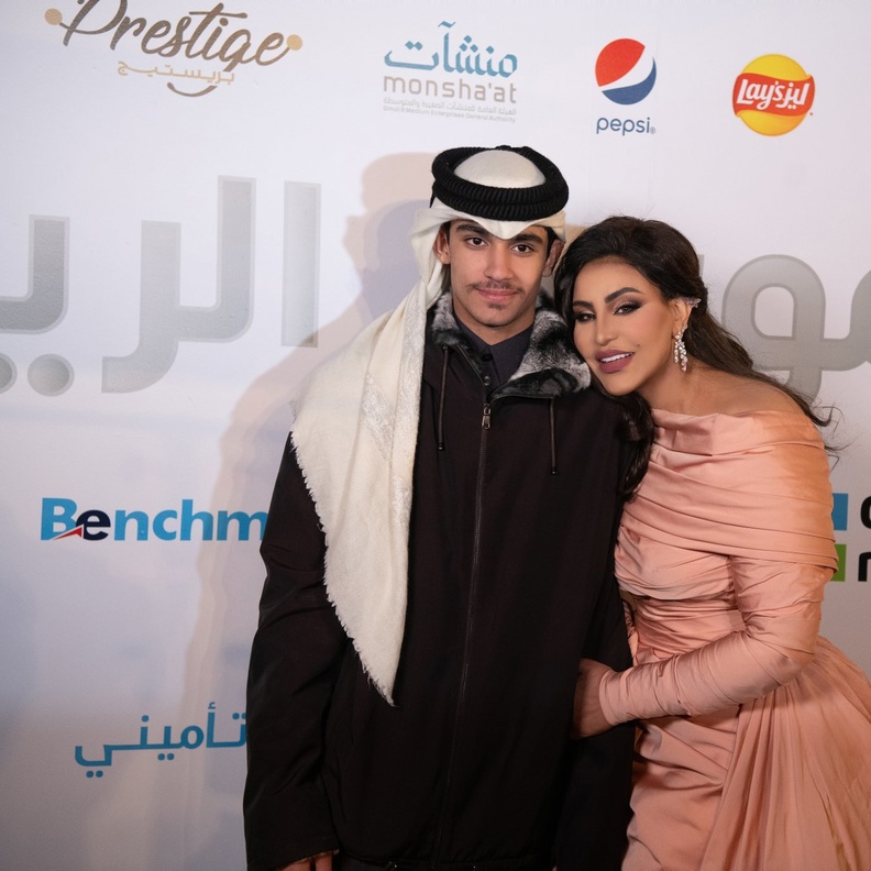 أحلام الشامسي وابنها فاهد