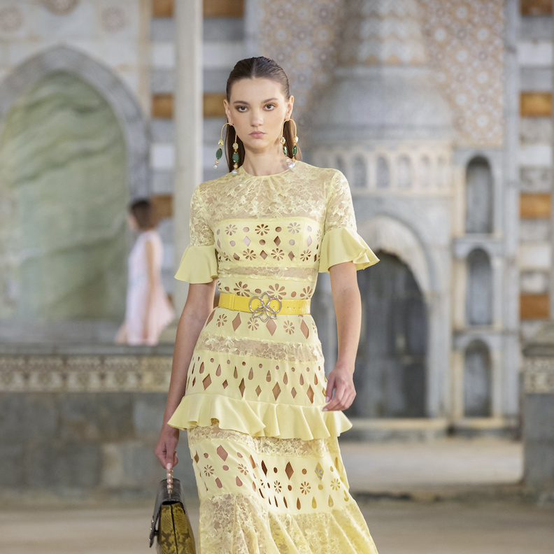 موديلات فساتين كشكش لاطلالة أنثوية في عيد الفطر 2022