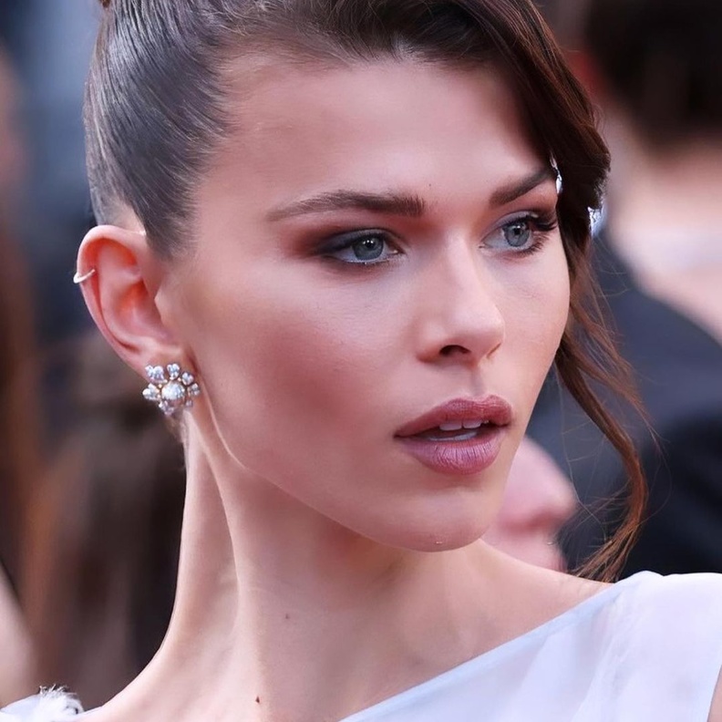 إطلالات جمالية جريئة عنوان اليوم العاشر من مهرجان كان 2022