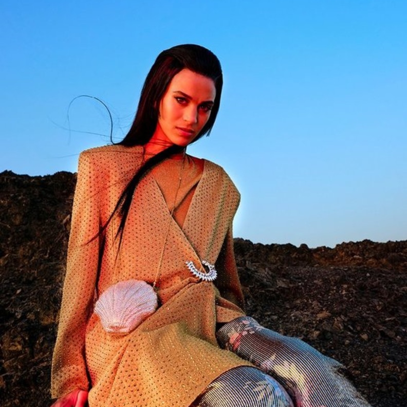 محاور المشاهير عدنان الكاتب يحاور عارضة الأزياء السعودية صوفي الشهري