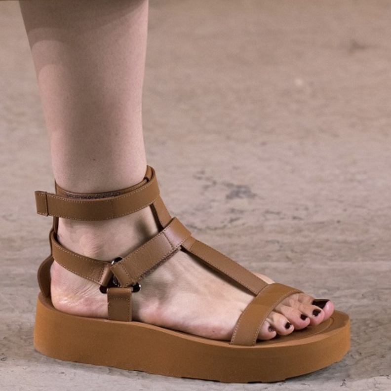 أحذية صيف 2022 مريحة بموديلات رائجة الصيف 2022 بأسلوب Hermes