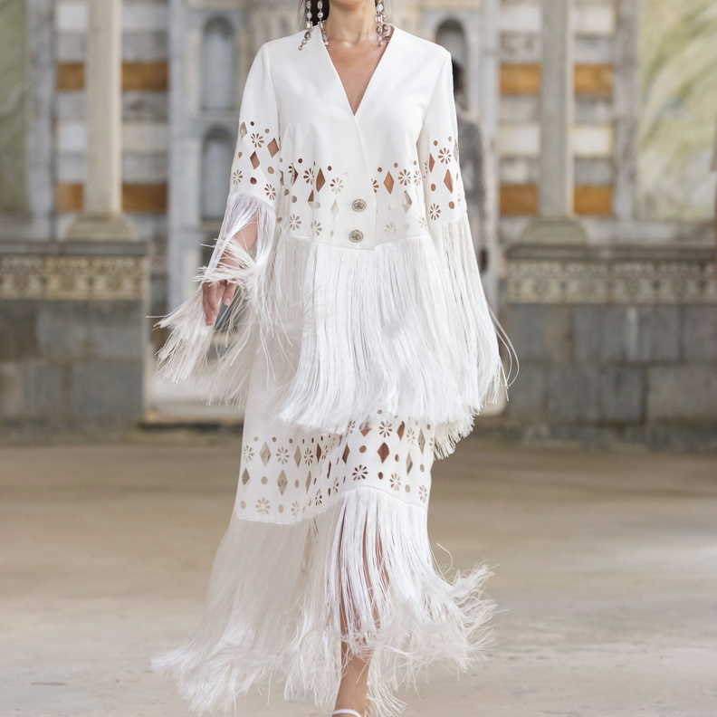 موضة الأقمشة المخرمة صيحة لا غنى عنها في صيف 2022