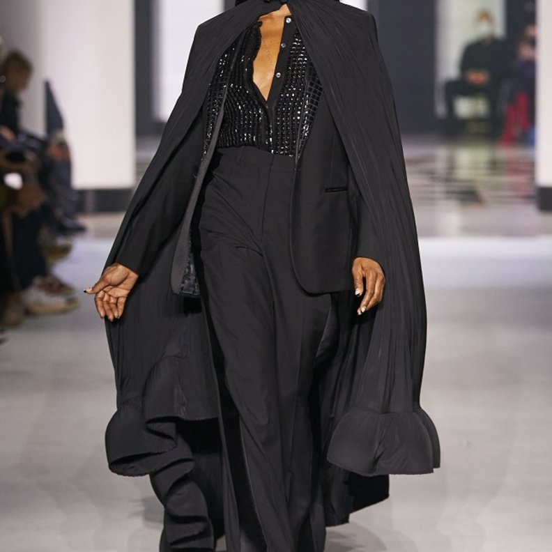 تنسيق سروال الخصر العالي بأسلوب شيك وأنيق رائج لصيف 2022 من Lanvin