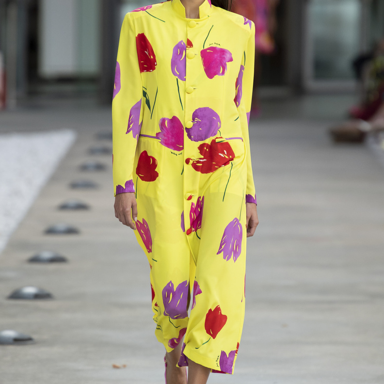 أفكار تنسيق اللون الأصفر مع التدرجات الصيفية لإطلالات مشرقة ومتجددة