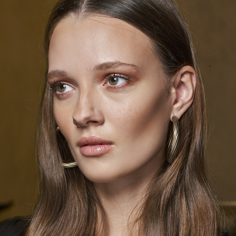 أهم النصائح والروتين اليومي للعناية بالشعر والحفاظ على جماله في الصيف