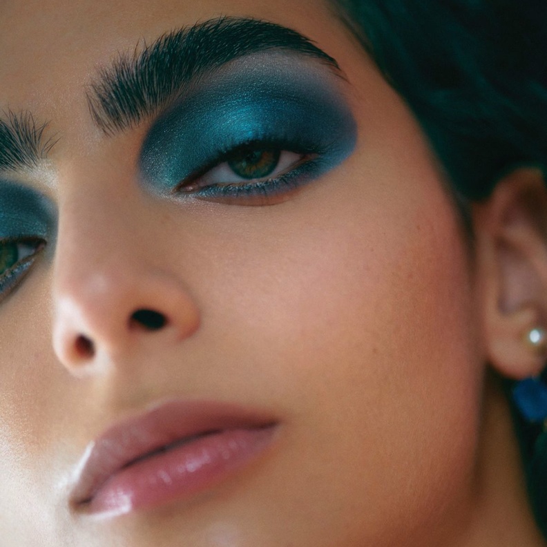 جلسة تصويرية خاصة بـ "هي" .. إطلالات جمالية آسرة بين الكلاسيكية والجرأة من  Dior