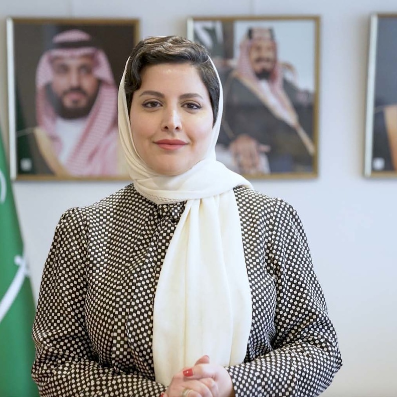 حوار مجلة "هي" مع الأميرة هيفاء آل مقرن مندوبة السعودية لدى "اليونيسكو"