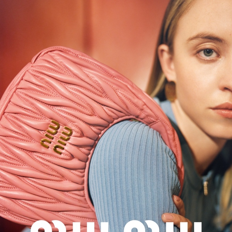 حقيبة Miu Wander.. التجول والاستكشاف بأناقة