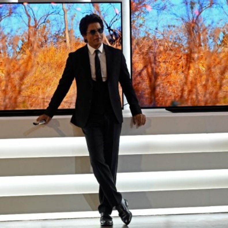 شاروخان يكشف عن امتلاكه لتلفزيونات في منزله بأكثر من 50 ألف دولار