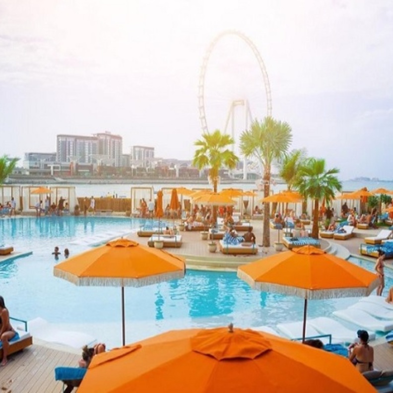 ذا بيتش.. متعة الاستجمام على الرمال الذهبية لدبي