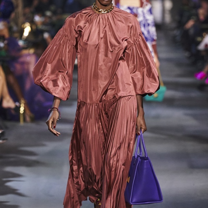 تصاميم جمبسوت للصيف لافتة من حيث التصميم والتنسيق من Valentno