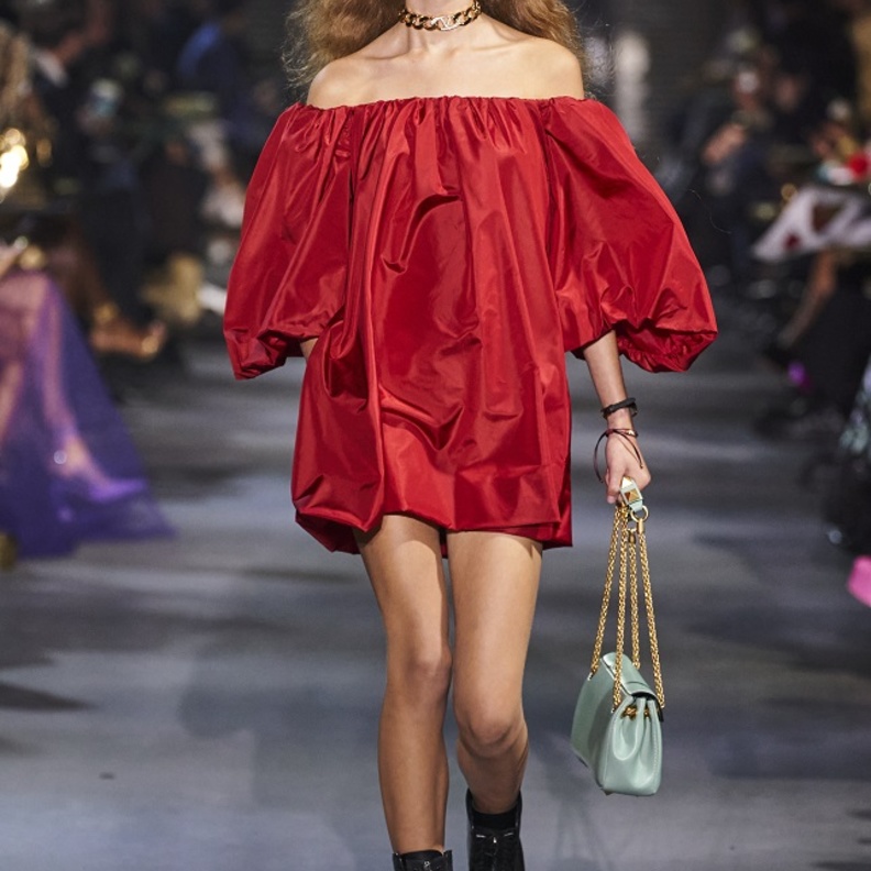 موديلات أزياء قصيرة 2022 للوك جذاب وساحر لصيف 2022 من Valentino