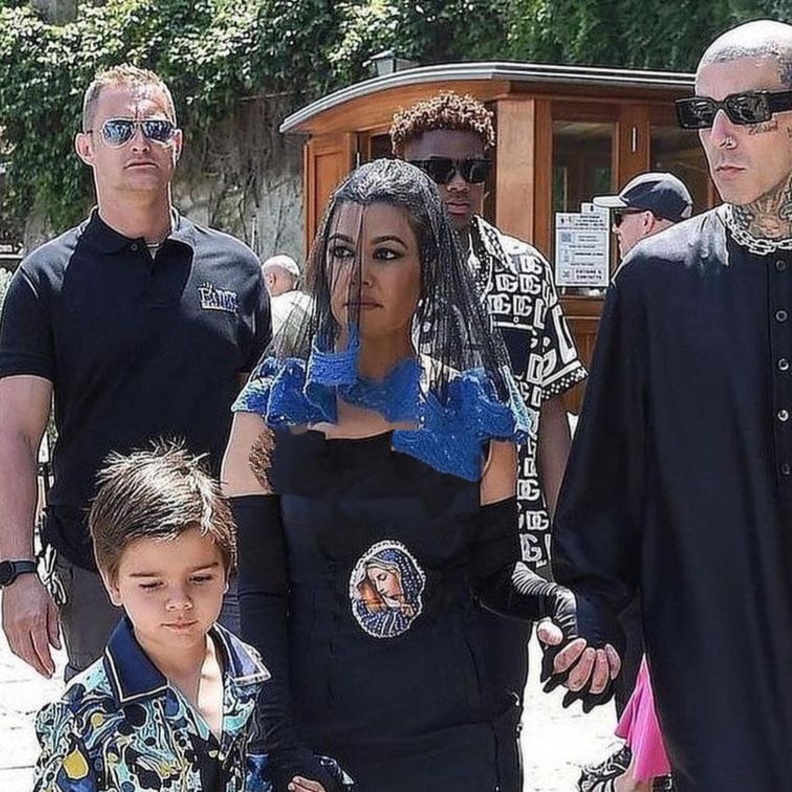 كورتني كارداشيان وترافيس باركر