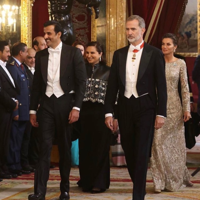 ملك وملكة إسبانيا يستضيفان حفل عشاء لأمير قطر وزوجته