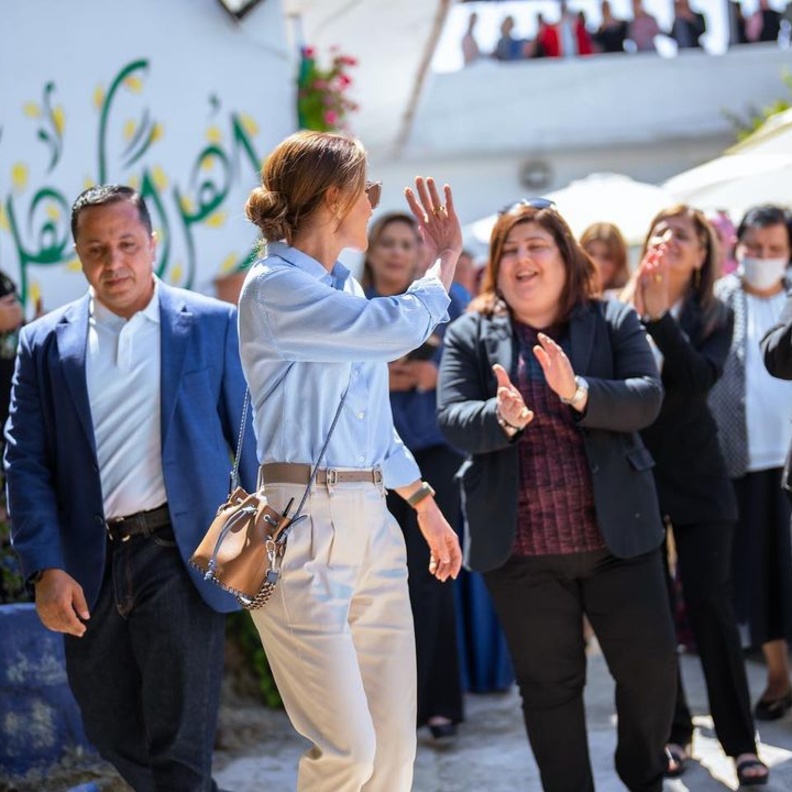الملكة رانيا تزور مؤسسة سيدات عجلون مواصلة دعمها للمرأة الأردنية