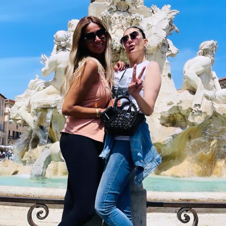 غادة عبد الرازق وابنتها