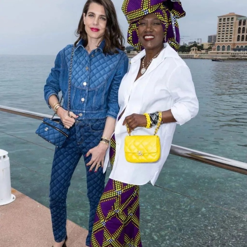 الأميرة كارولين وتشارلوت كاسيراجي في عرض أزياء شانيل في موناكو