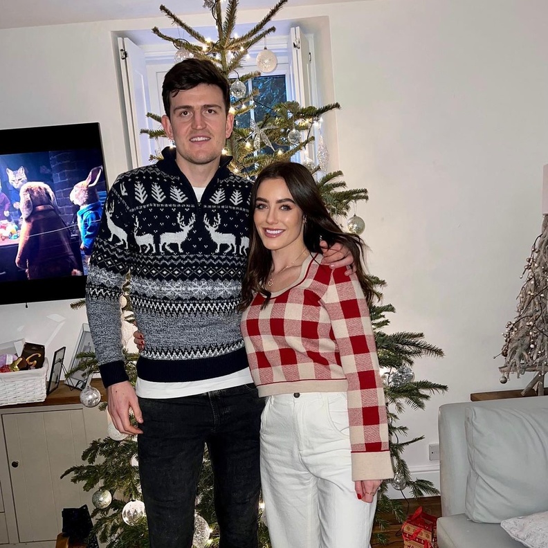 زفاف لاعب كرة القدم البريطاني هاري ماجواير وخطيبته فيرن هوكينز