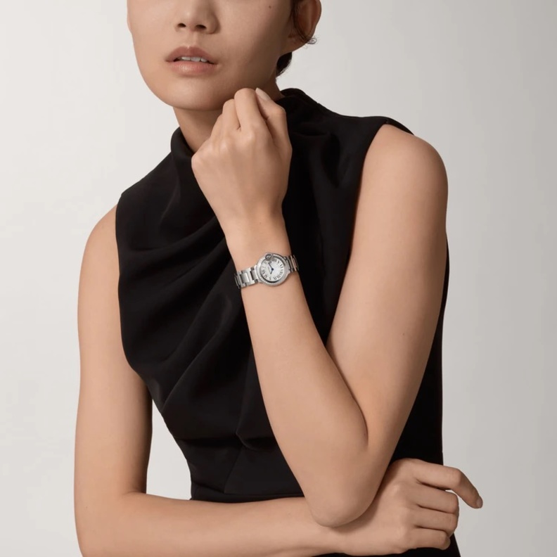 أجمل تصاميم ساعات يد فضية مرصعة بأحجار الألماس 