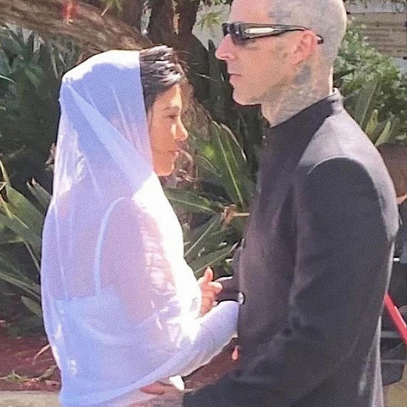 زفاف كورتني كارداشيان وترافيس باركر للمرة الثانية... شاهدي إطلالة زفافها