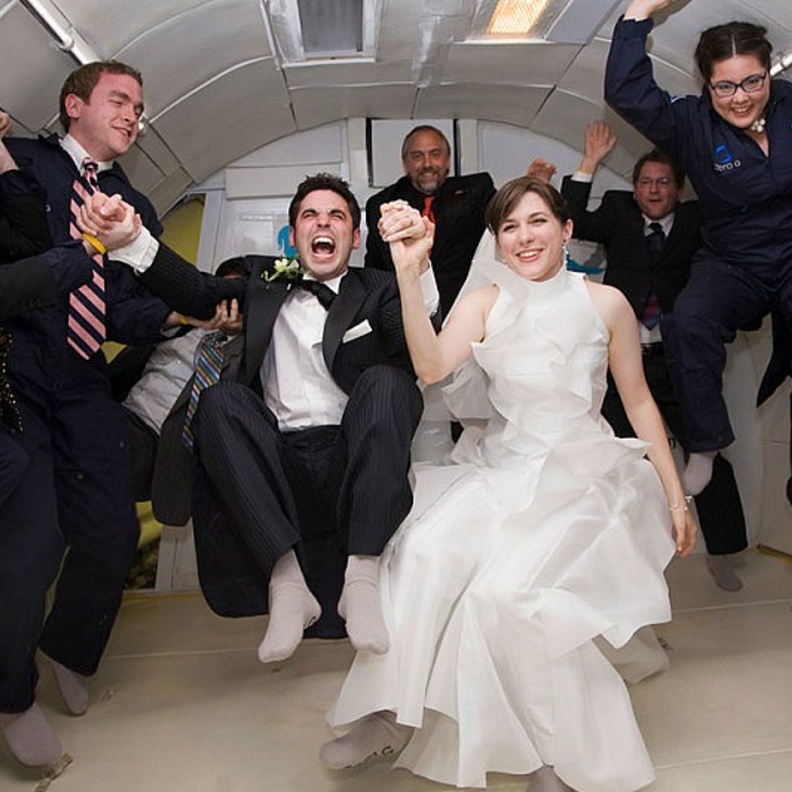 غرائب حفلات الزواج ..من إضرام النيران الى حلبة المصارخة