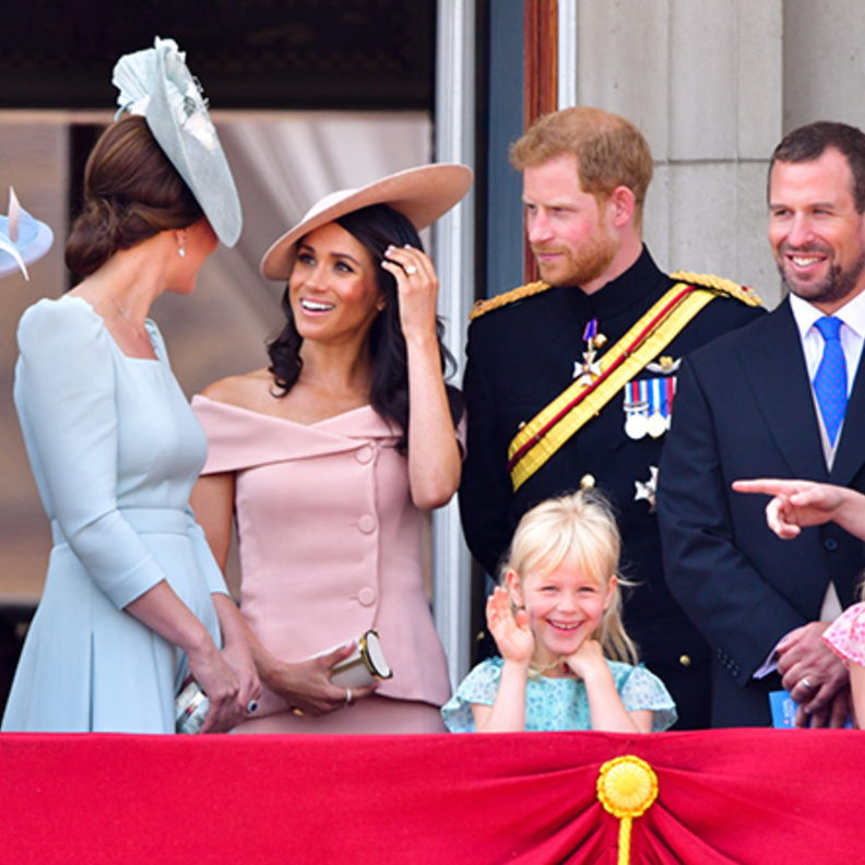 الملكة تحرم هاري وميغان والأمير أندرو من الظهور في شرفة قصر باكنغهام