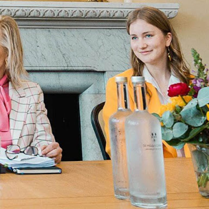 الأميرة أستريد تنضم إلى الأميرة إليزابيث ولية عهد بلجيكا في مهمة عمل في جامعة أكسفورد