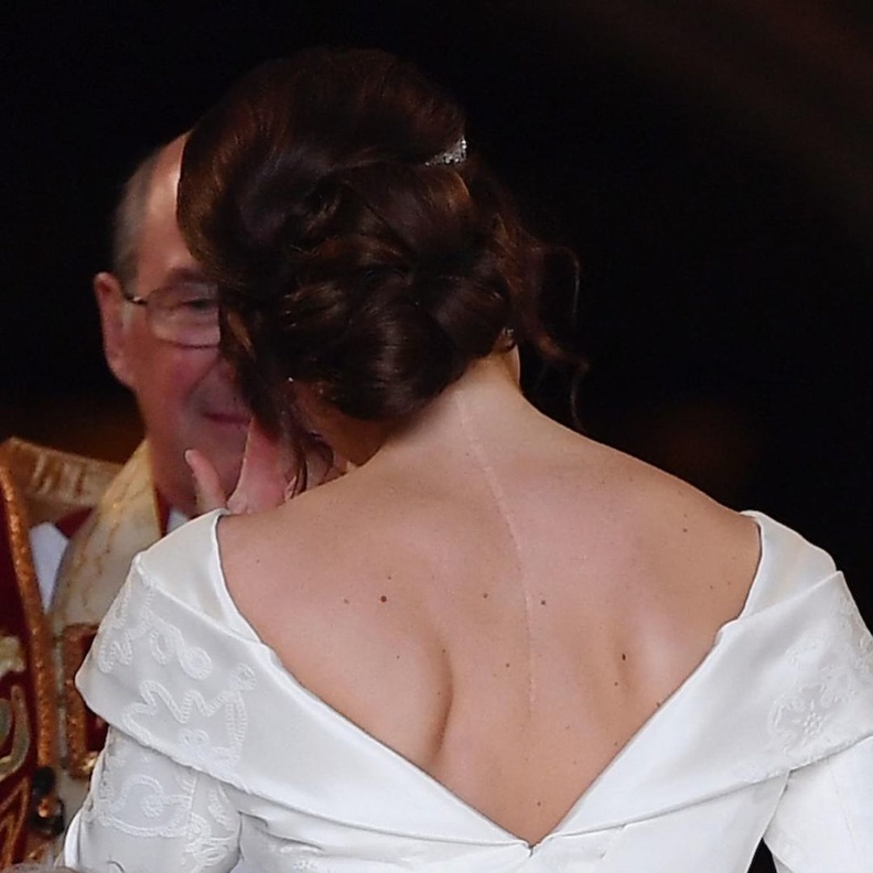 لهذا كانت الأميرة يوجين العروس الملكية البريطانية الوحيدة التي لم ترتدِ طرحة زفاف