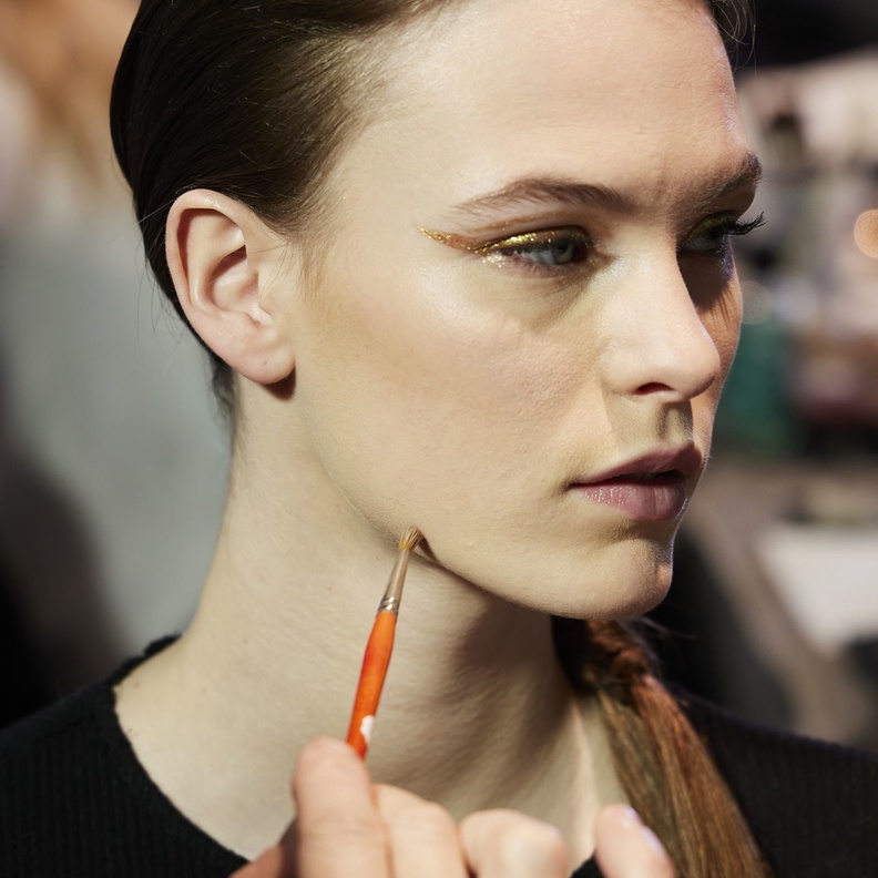 أخطاء خطيرة يجب تجنبها أثناء تطبيق المكياج بعد سن الثلاثين