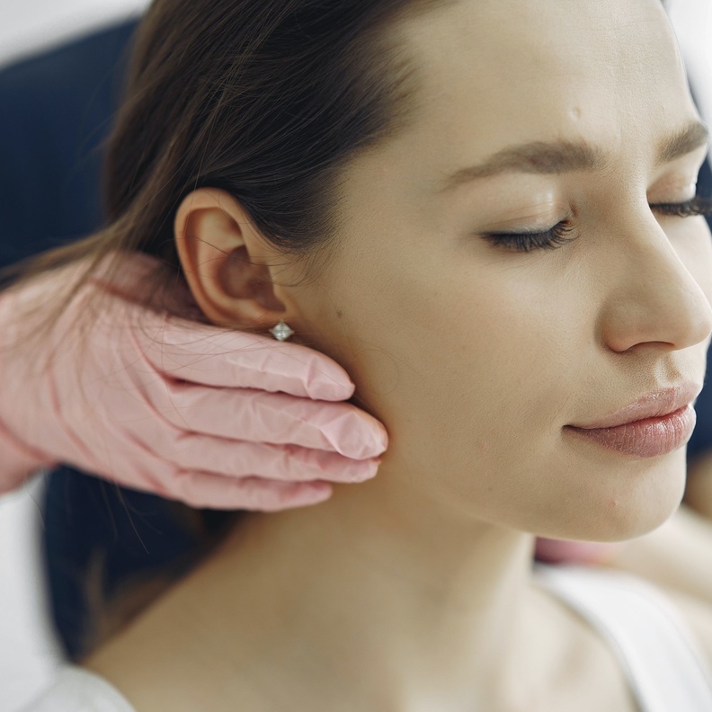 ما هي الأعراض الجانبية بعد حقن سكلبترا للوجه وأهم تفاصيلها