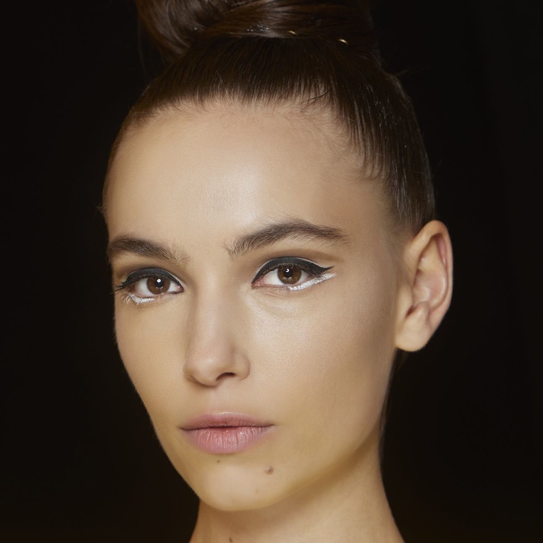 3 ألوان كحل تناسب رسمات العيون الصغيرة كيف تطبّقيها في صيف 2022