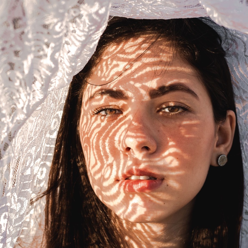 طريقة تطبيق قناع الكوسا لشد البشرة وحمايتها من الشمس