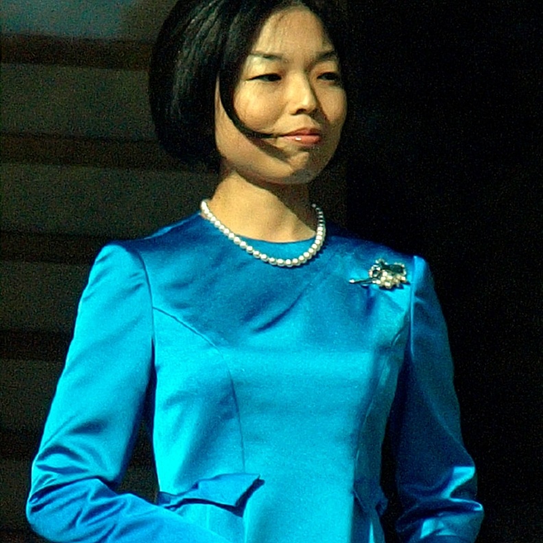 الأميرة أكيكو تعود للجامعة للاحتفال بالثقافة اليابانية